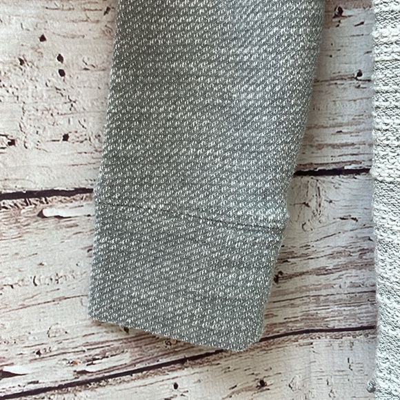 Women's Sweater - Picture 3 of 6